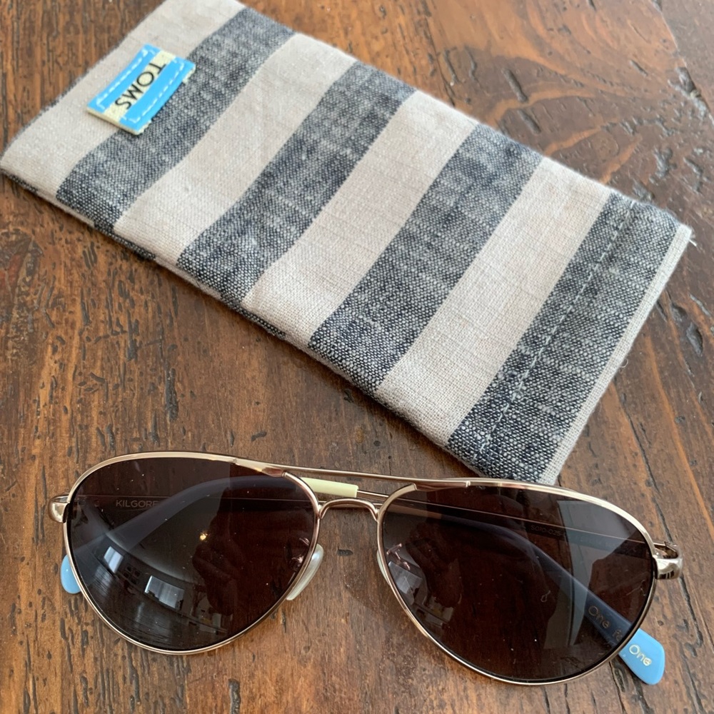 Toms sunglasses style is Kilgore great condition comes with sunglasses bag